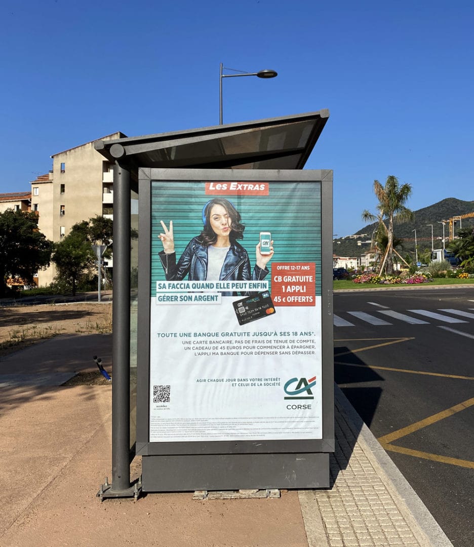 Abribus Crédit Agricole de la Corse - Agence totem